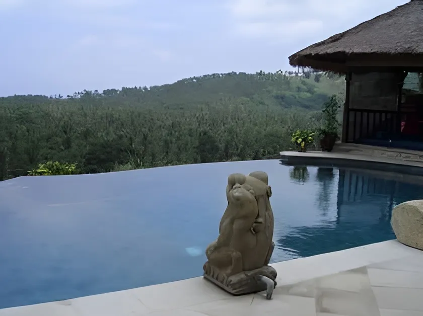 kolam renang infinity rooftop