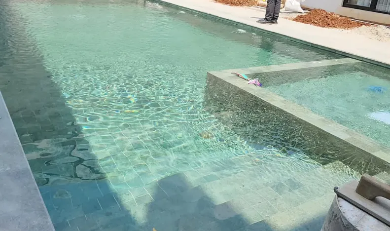 kolam renang batu alam hijau