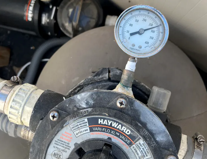 pressure gauge filter kolam renang
